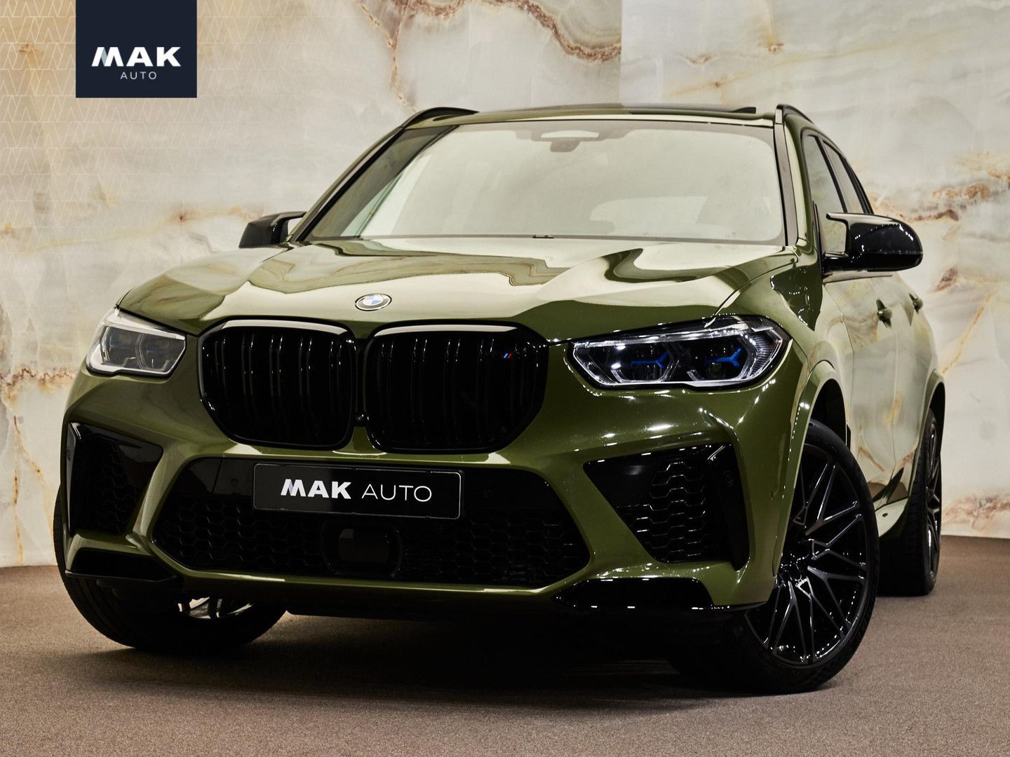 BMW X5 M Competition, Sonderlackierung, pano Sky Lou