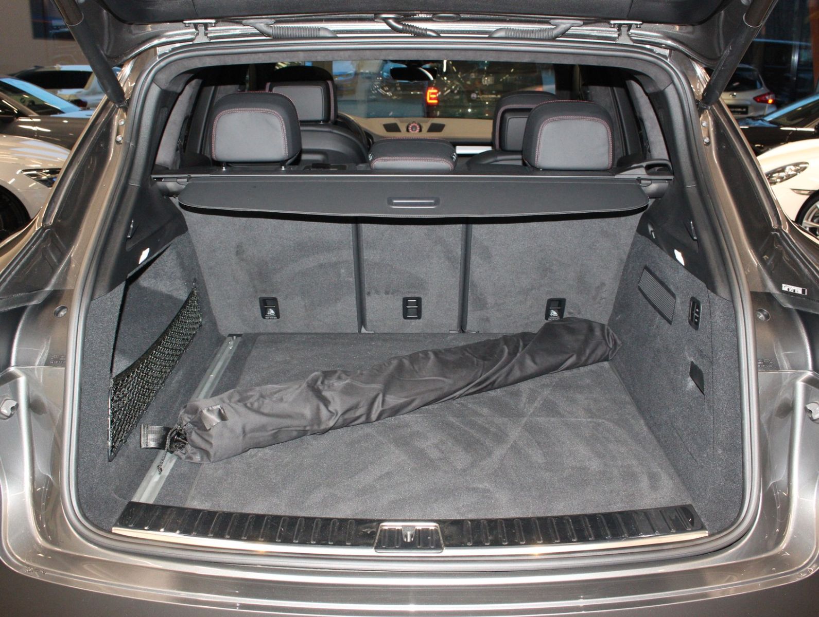 Fahrzeugabbildung Porsche Cayenne Turbo Sport Chrono*Sport Design*VOLL