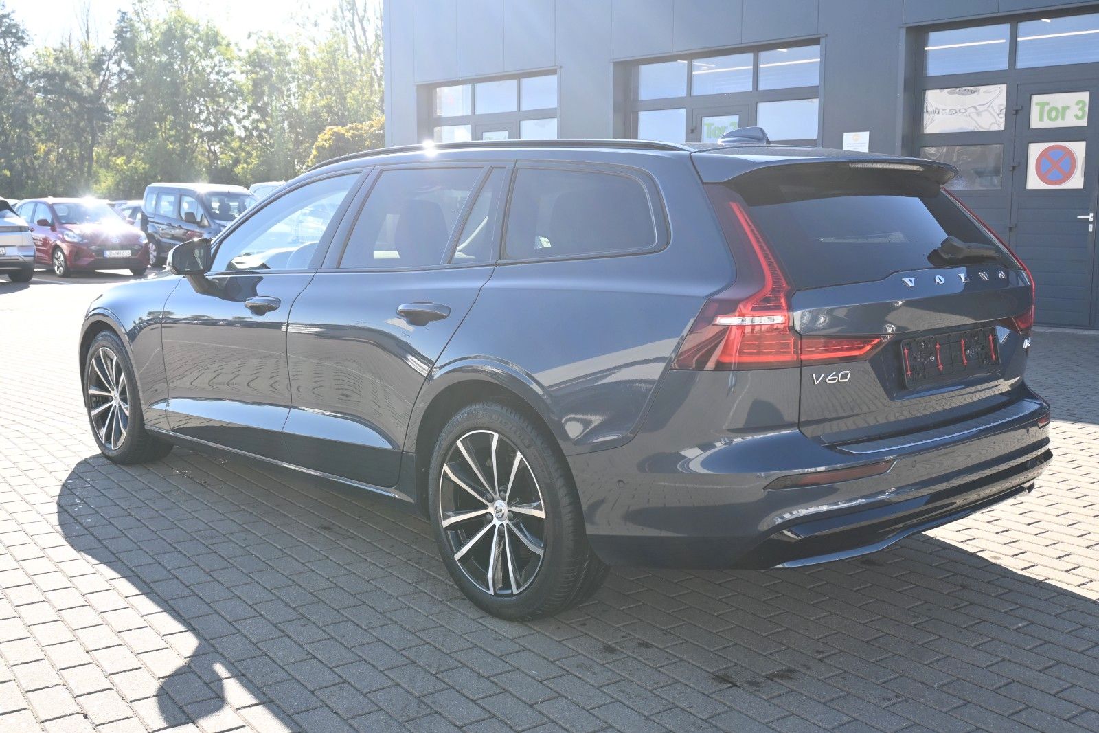 Fahrzeugabbildung Volvo V60 B4 Diesel Plus Dark*H&K*LED*360°*FSHZG*ACC