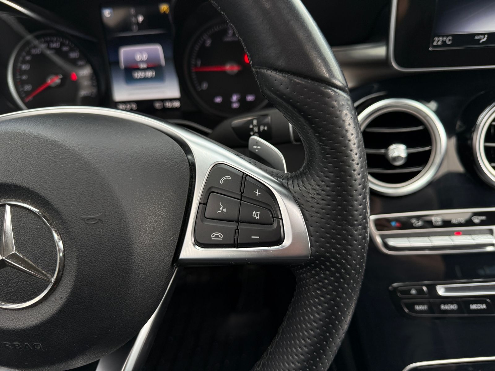 Fahrzeugabbildung Mercedes-Benz GLC 220 d 4Matic AMG Line PANO LED NAV