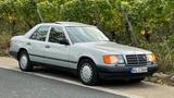 Mercedes-Benz 260 E Automatik, Leder piniengrün, Klima, SD