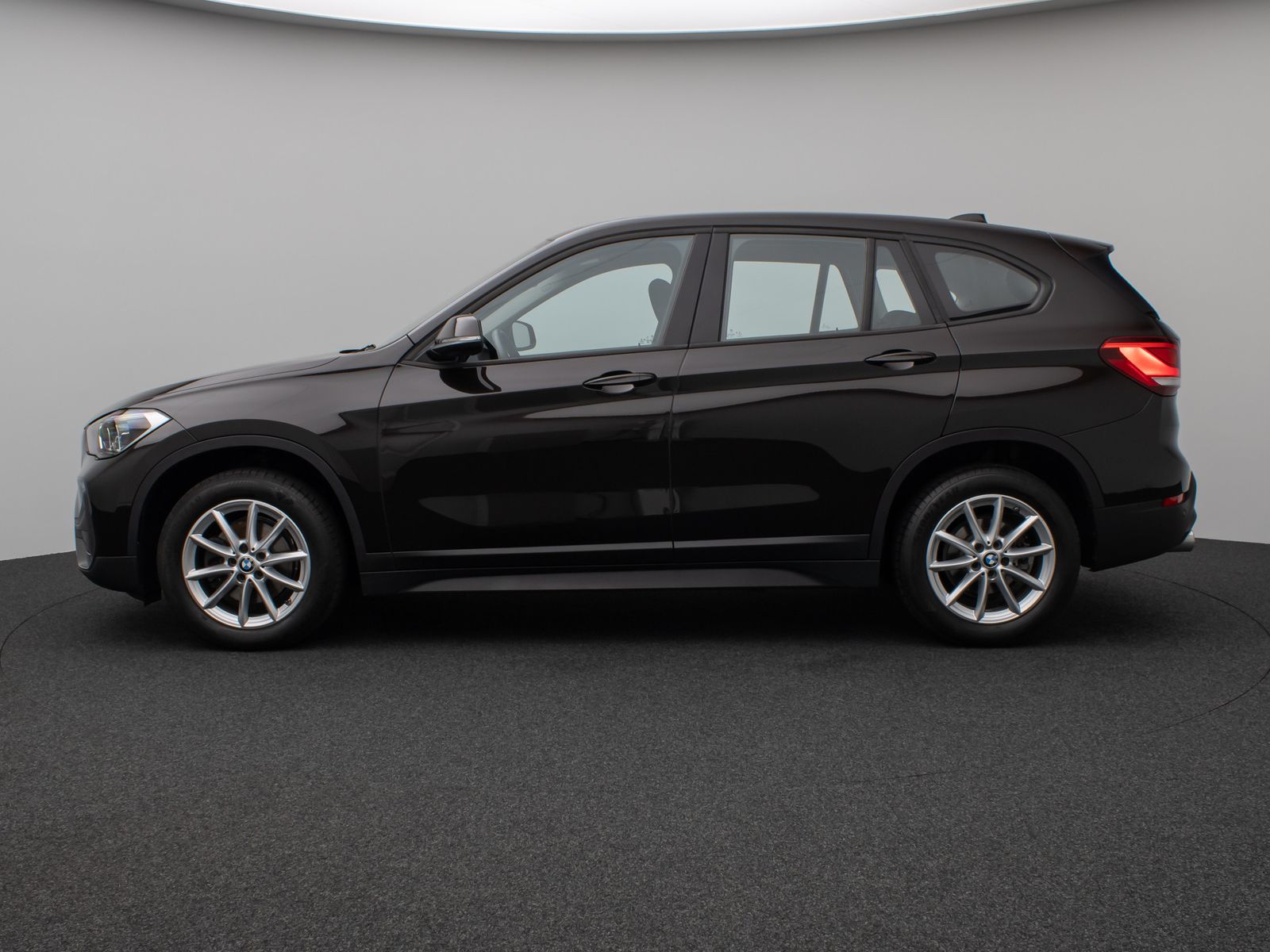 Fahrzeugabbildung BMW X1 sD18i Panorama DAB Navi Geschwindigkeitsreg
