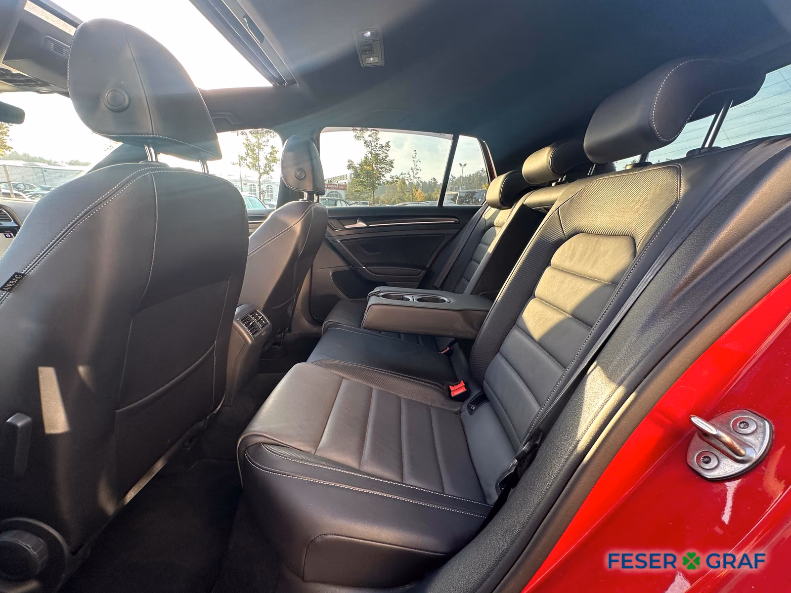 Volkswagen Golf VII R 2.0 TSI DSG LED PANO DYNAUDIO KAMERA