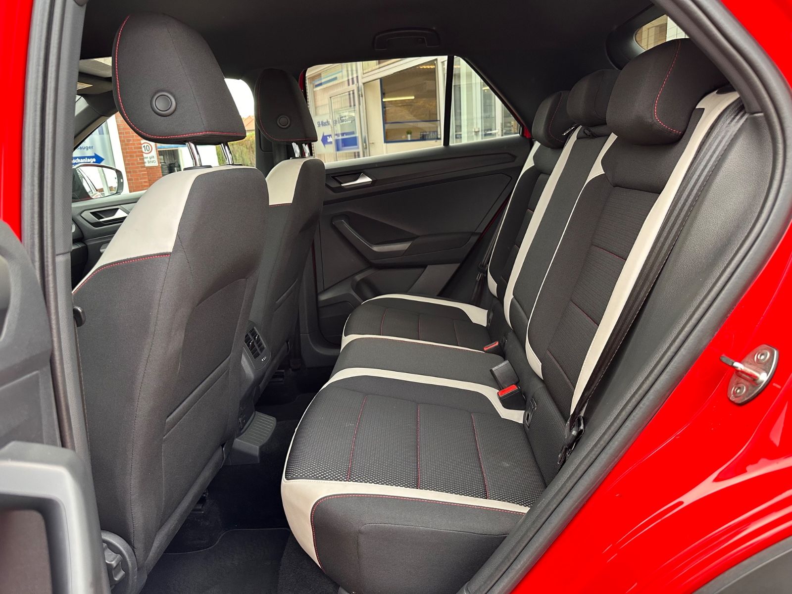 Fahrzeugabbildung Volkswagen T-Roc Sport 2.0 TSI 4Motion DSG LED/ACC/PDC/SHZ