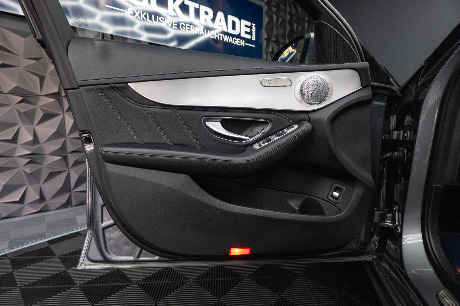 Fahrzeugabbildung Mercedes-Benz C 63 AMG Lim. | BURMESTER | LED | Top Zustand