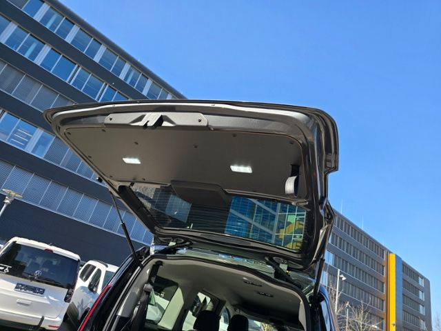 Fahrzeugabbildung Volkswagen Caddy Maxi Rollstuhltransport Heckeinstieg