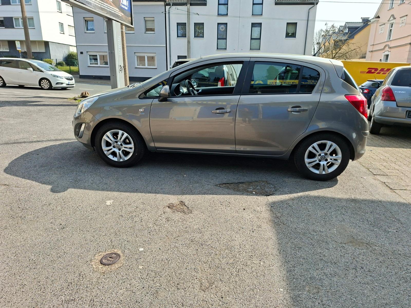 Opel Corsa D Satellite