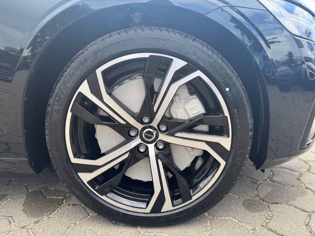 Fahrzeugabbildung Volvo V60 T6 Plug-in Hybrid AWD Plus Dark+LagomPak+