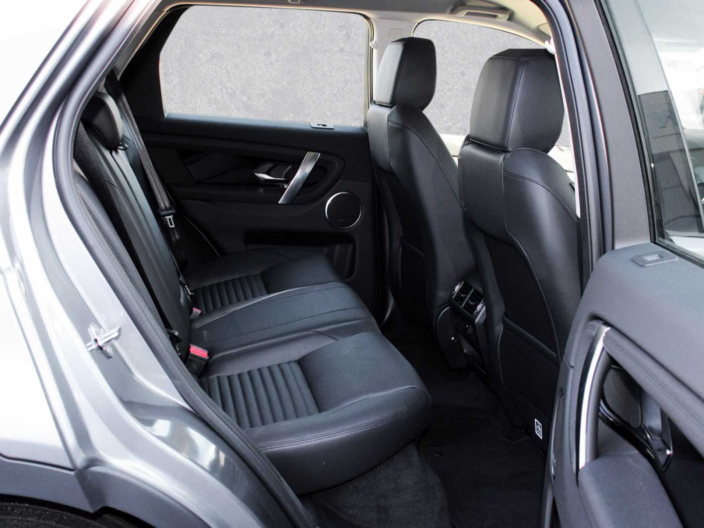 Fahrzeugabbildung Land Rover Discovery Sport P300e SE Hybrid