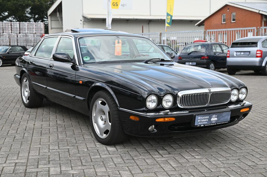 Jaguar XJ8