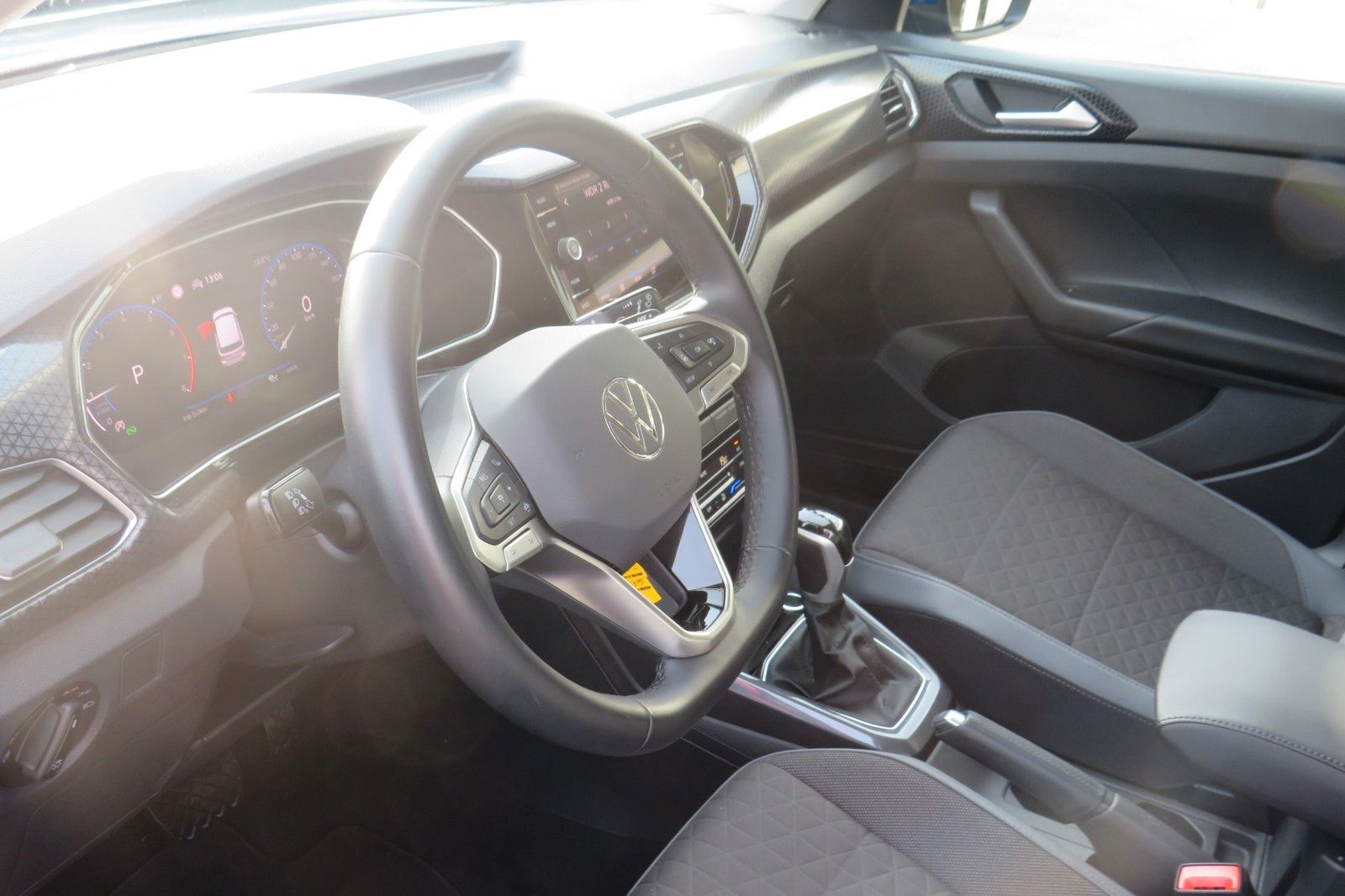 Fahrzeugabbildung Volkswagen T-Cross DSG Highline ACC NAVI KAMERA SITZH. 1Hd