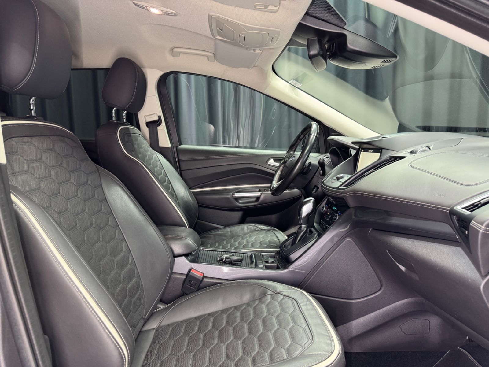 Fahrzeugabbildung Ford Kuga Vignale|SONY|AHK|NAVI|LEDER