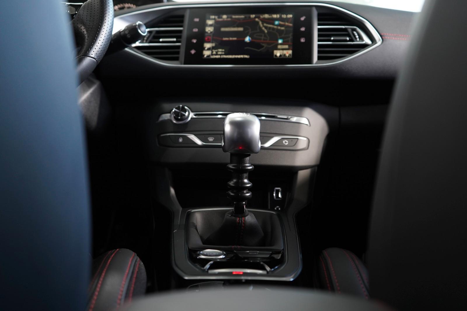 Peugeot 308 SW GT*1.Hand*Navi*Kamera*205 PS*Leder*