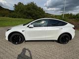 Tesla Model Y // BYD Akku // innen weiß // Standard R. - Tesla Model Y mit Anhängerkupplung