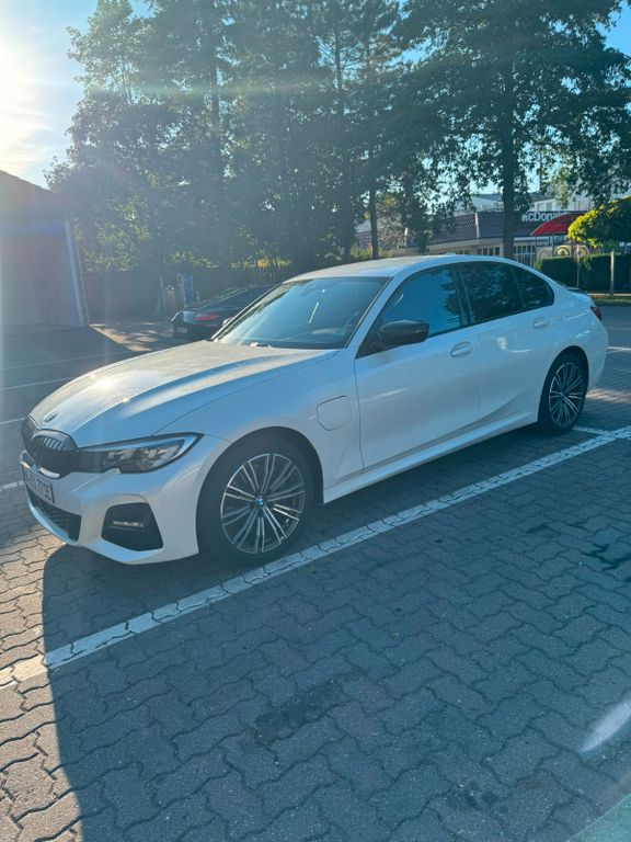 Image of BMW 330