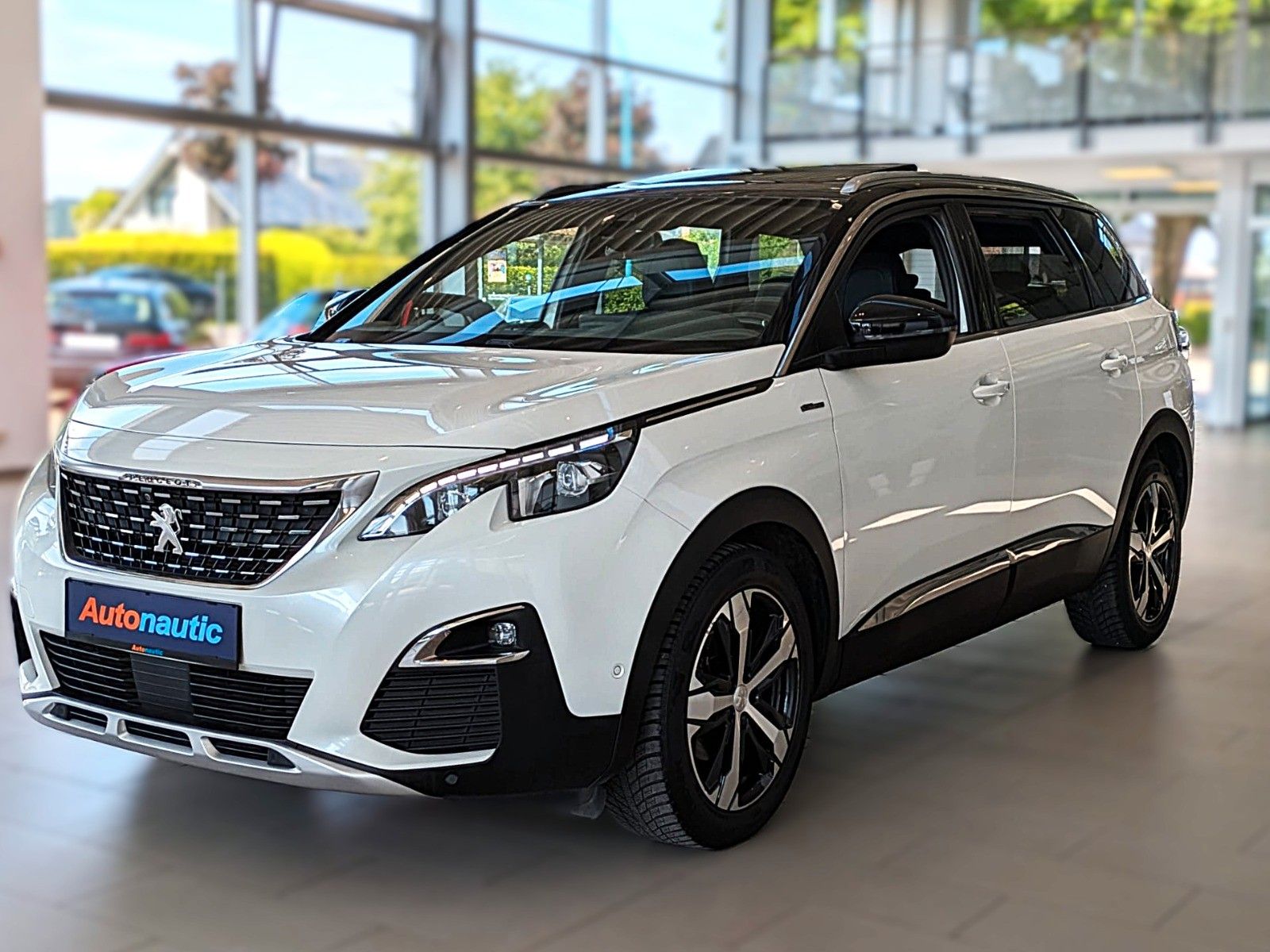 Fahrzeugabbildung Peugeot 5008 GT-LINE LEDER NAVI PANORAMA LED AHK 7-SITZE