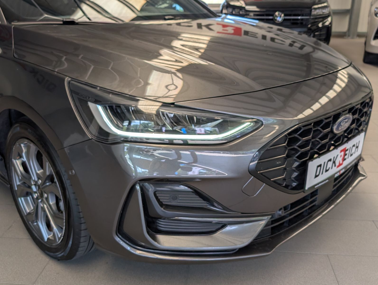Fahrzeugabbildung Ford Focus 1.0 EB ST-Line ACC LED CAM Styling WINTER