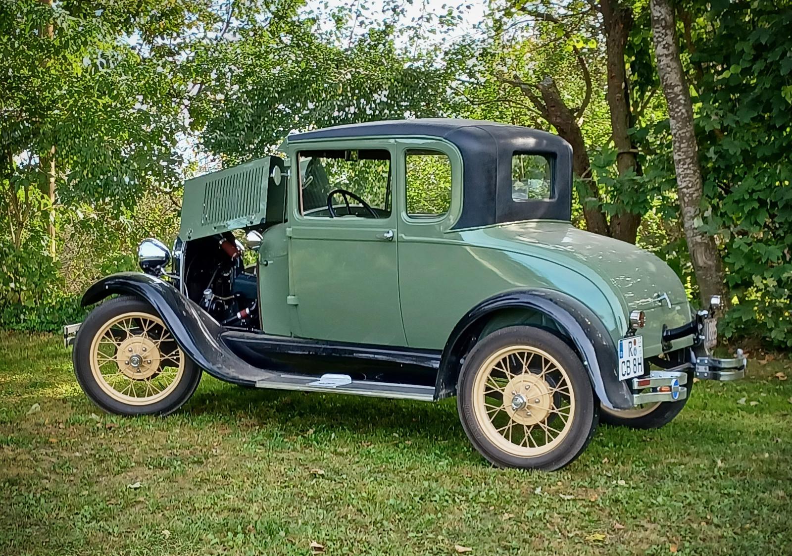 Ford Model A "Special Coupé" mit Police Head