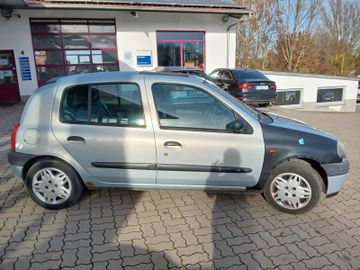 Bild 4 Renault Clio Basis 1.2 5T EXPORT