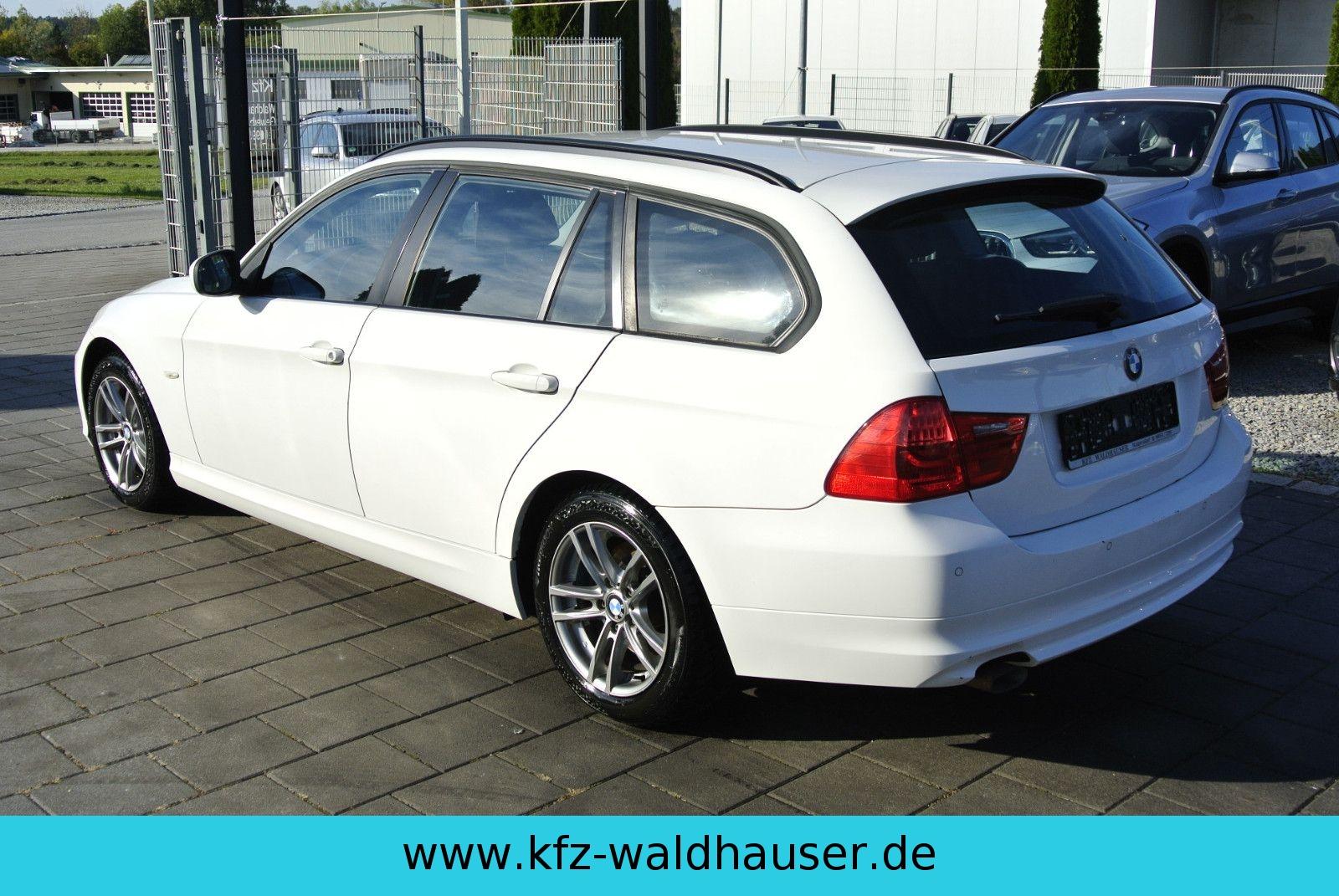 BMW 318 2010 — photo 19