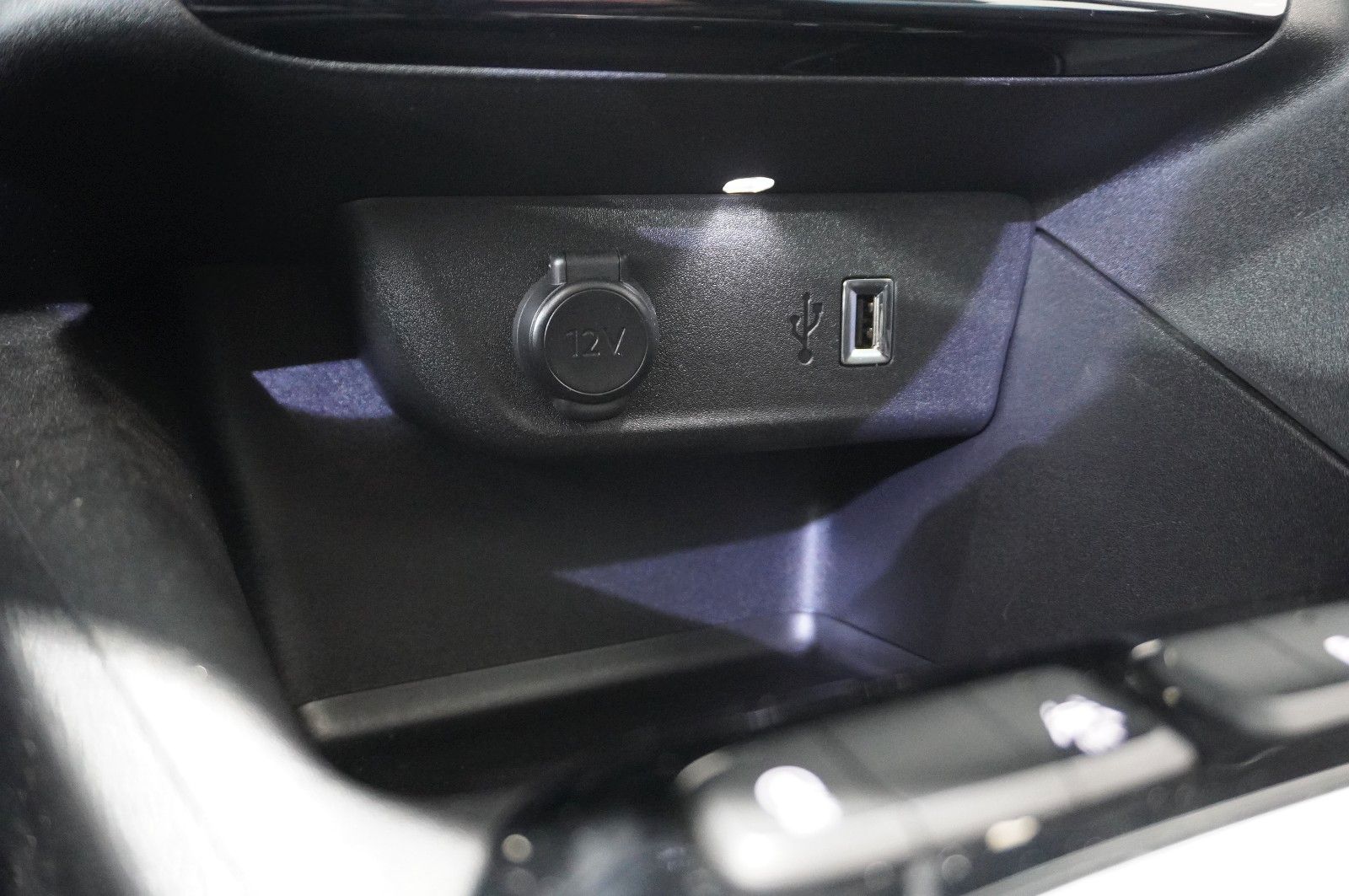 Fahrzeugabbildung Opel Corsa F 1.2 EDITION NAVI/SHZ/SPORT/PDC/TEMP./DAB