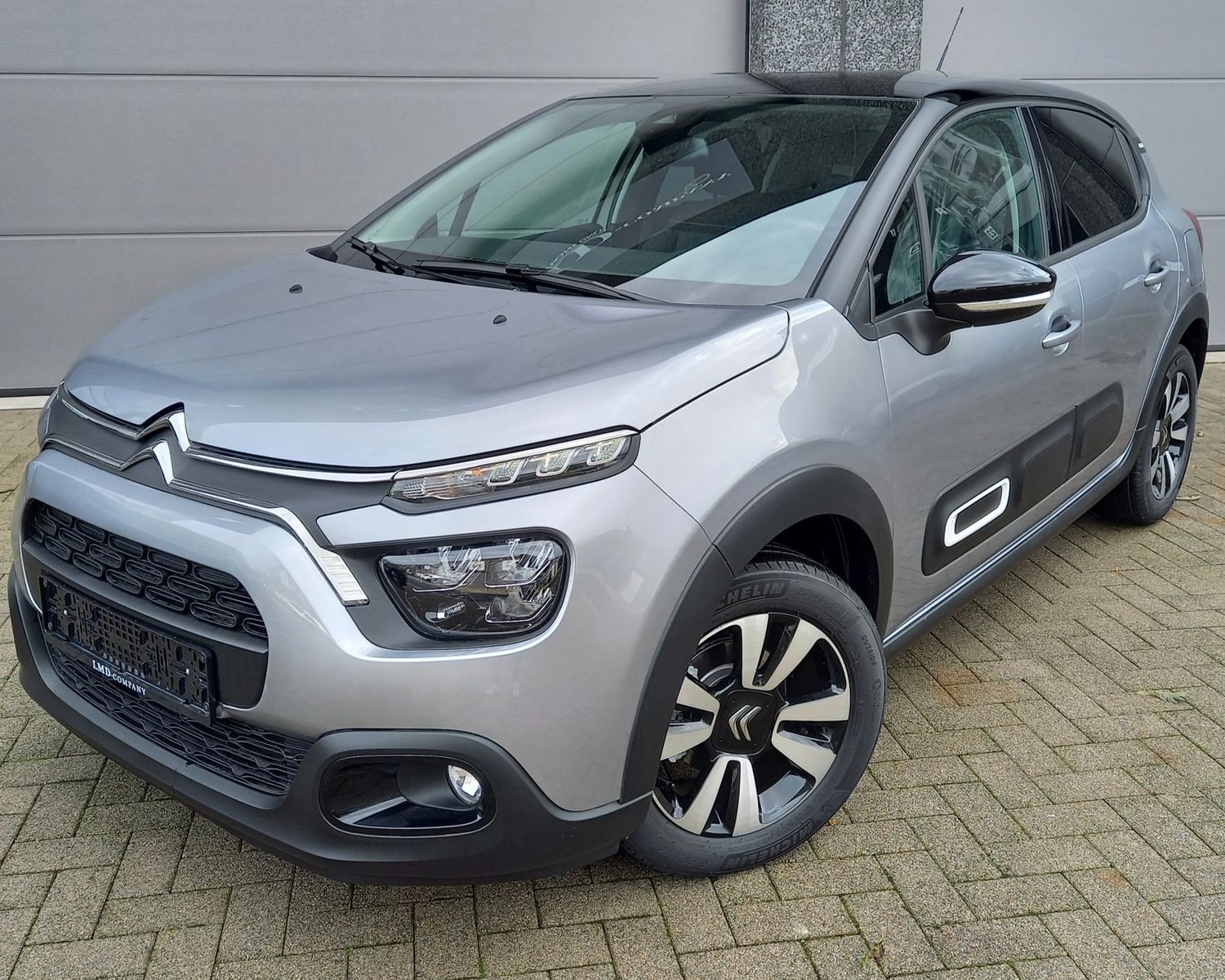 Citroën C3 SHINE 12 PT 110 EAT6 KAM*NAV*SH*16