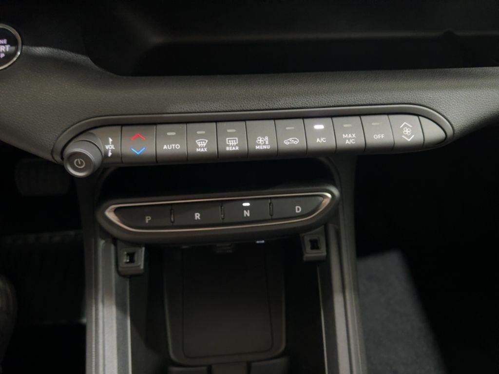 Fahrzeugabbildung Jeep Avenger e-hybrid Black Edition ALLWETTER WINTER