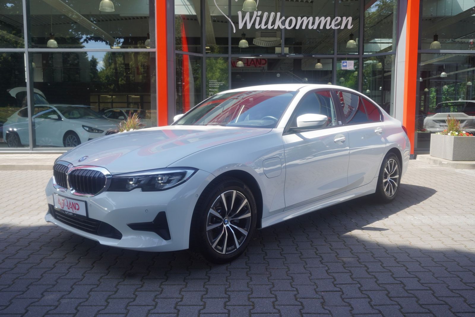 BMW 320e Advantage LED ACC Totwinkel Keyless-Go Navi foto 2