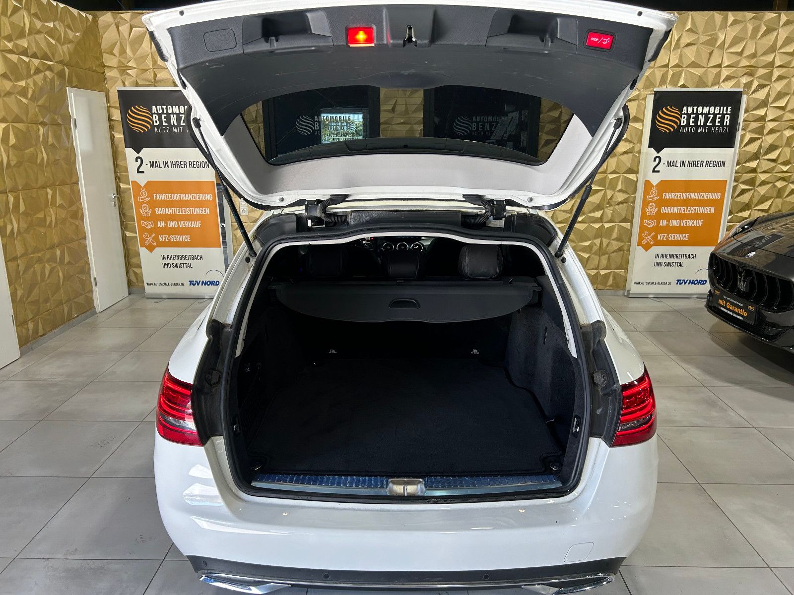 Fahrzeugabbildung Mercedes-Benz C 200 T-Modell/NAVI/KAMERA/APPLE/AMBIENTE/SHZ
