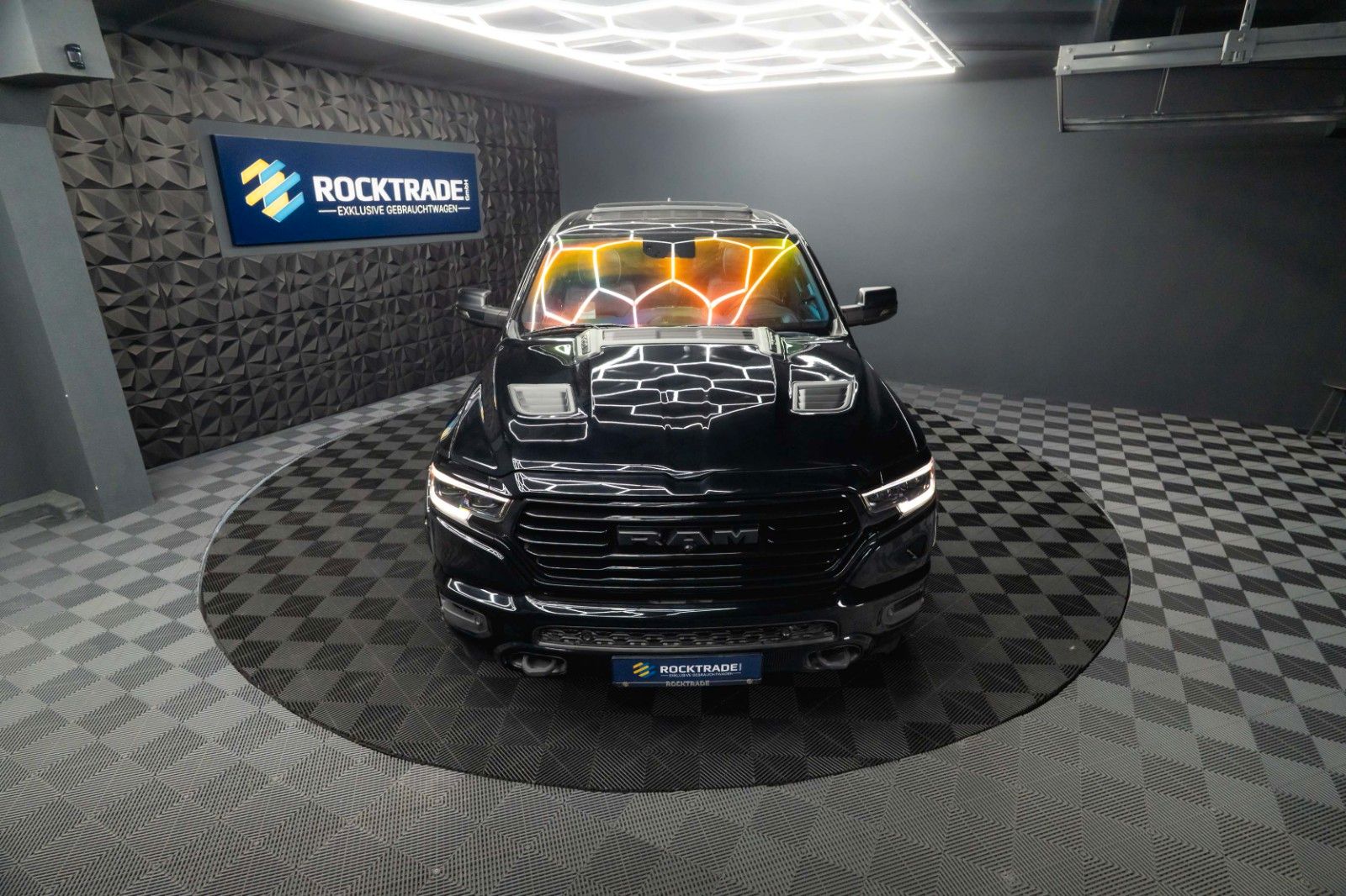 Fahrzeugabbildung Dodge RAM 5.7 V8 HEMI 4x4 LIMITED Offroad 100% Options