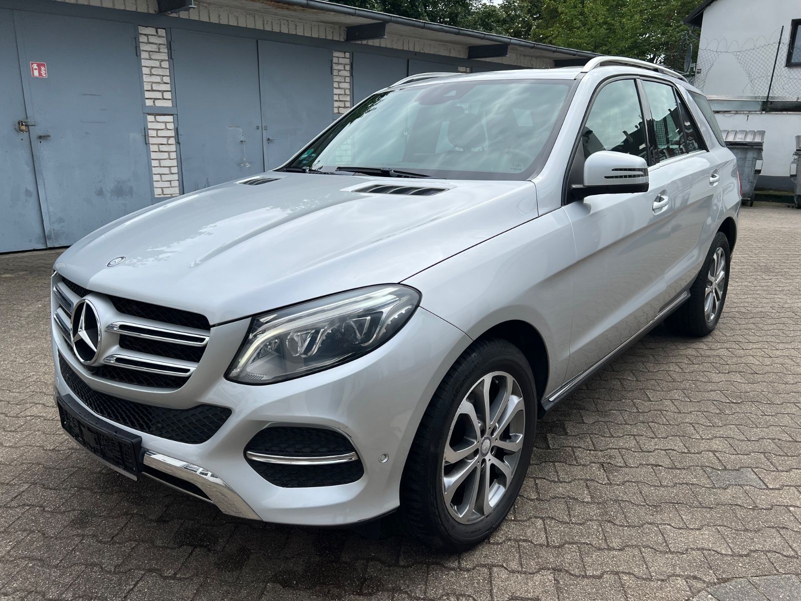 MERCEDES-BENZ GLE 350 d 4MATIC - elektr. AHK, Schiebedach
