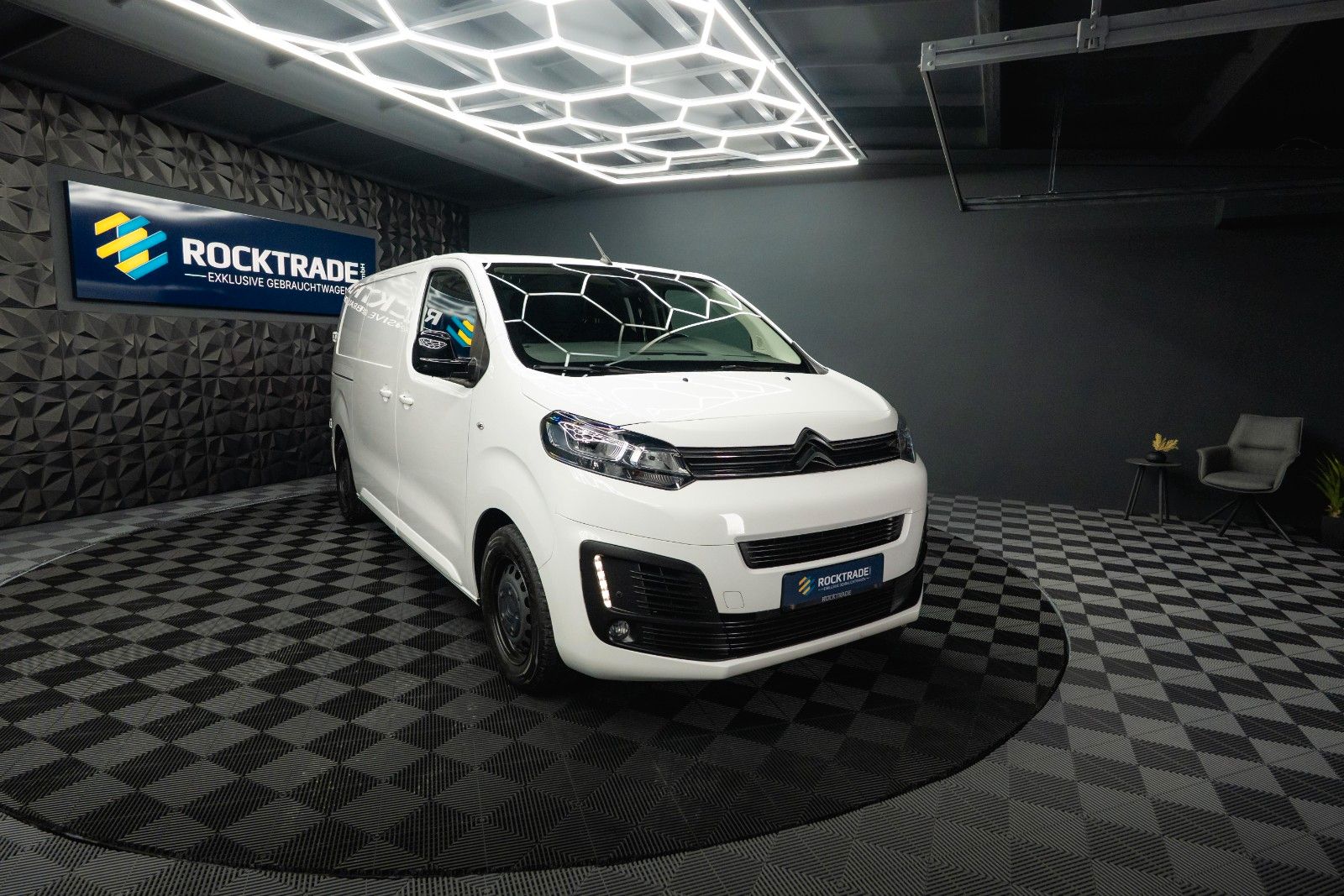 Fahrzeugabbildung Citroën Jumpy Kasten Club M Automatik *Regalsystem*360°*
