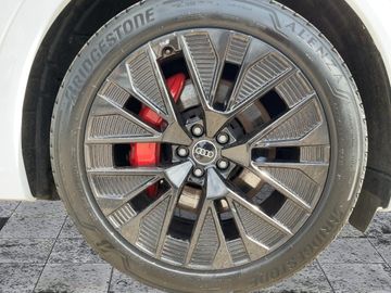 Audi Q8 e-tron - 8