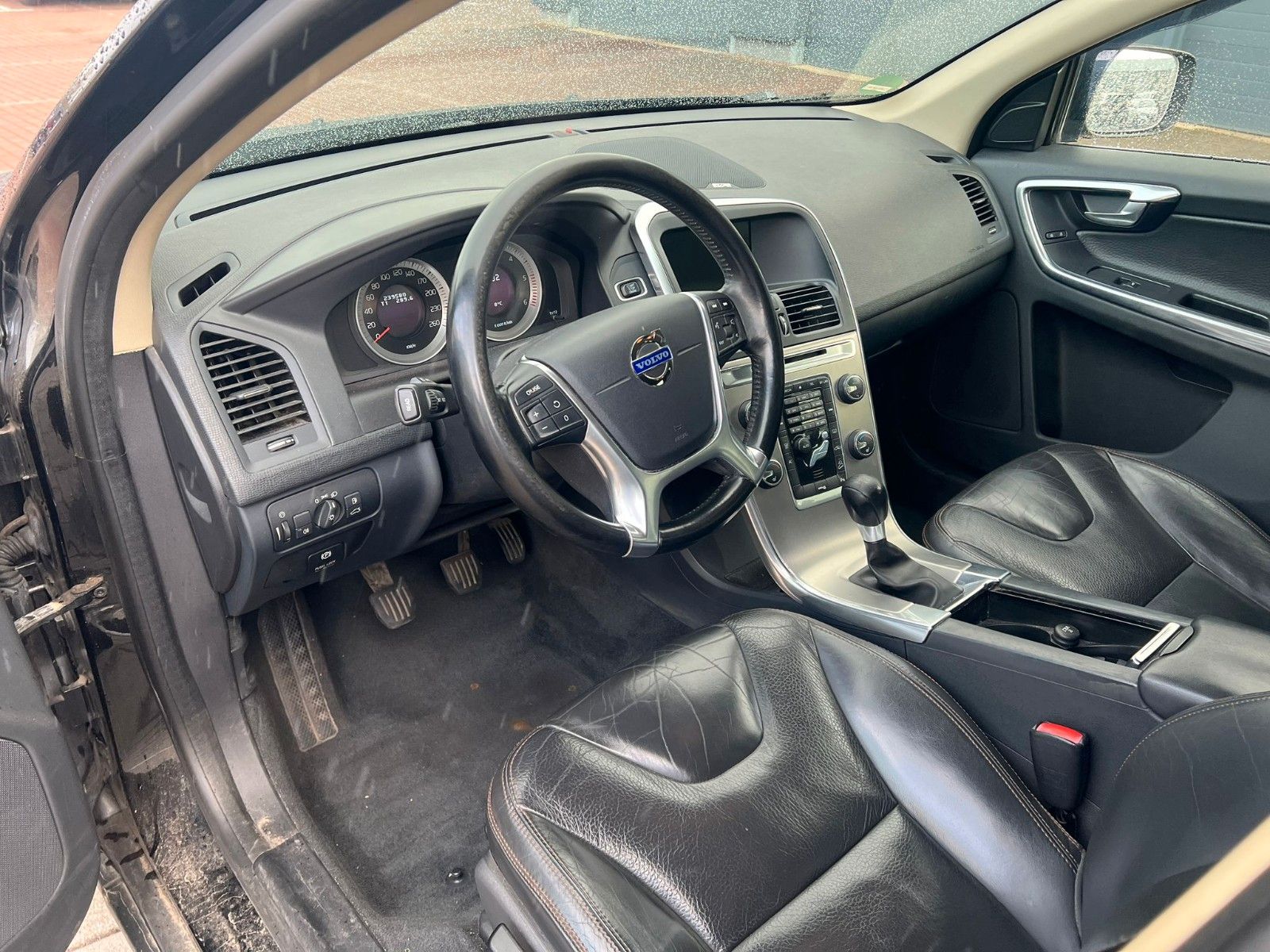 Fahrzeugabbildung Volvo XC60 Momentum AWD