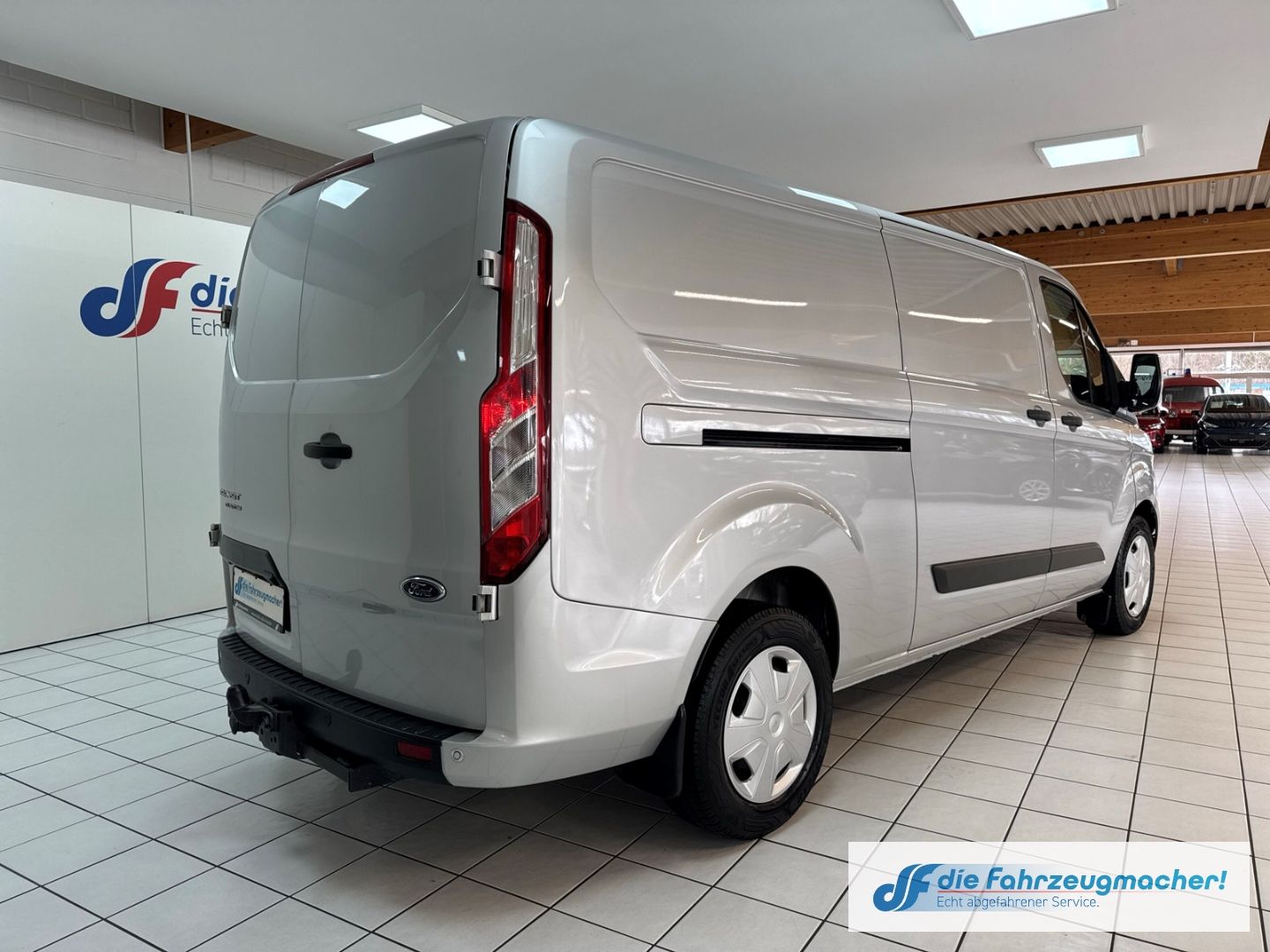 Fahrzeugabbildung Ford Transit Custom Kasten 300 L2 Trend AHK Navi Appl