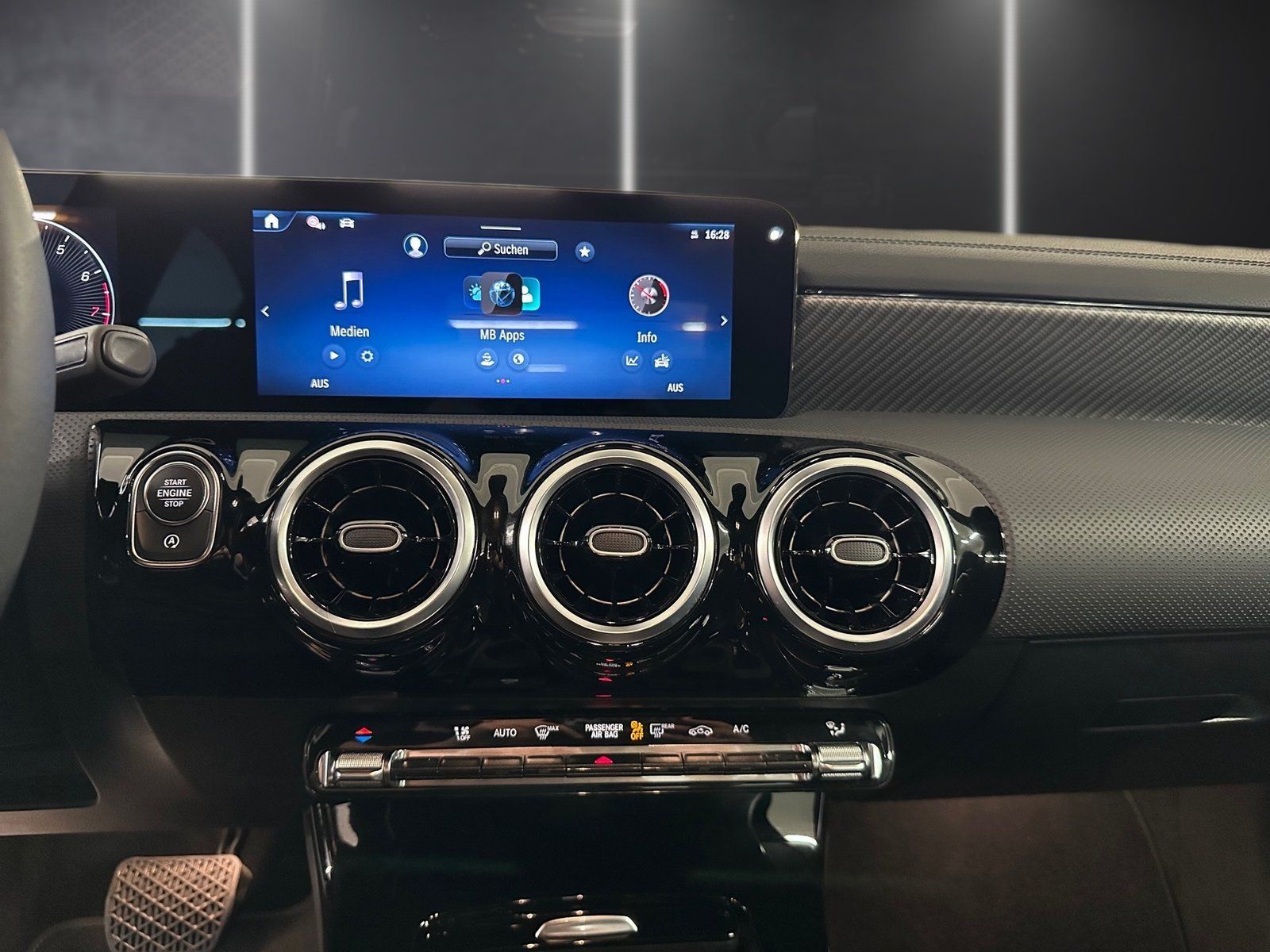 Fahrzeugabbildung Mercedes-Benz CLA 200 Progressive*LED*Kamera*CarPlay*Spur*MBUX