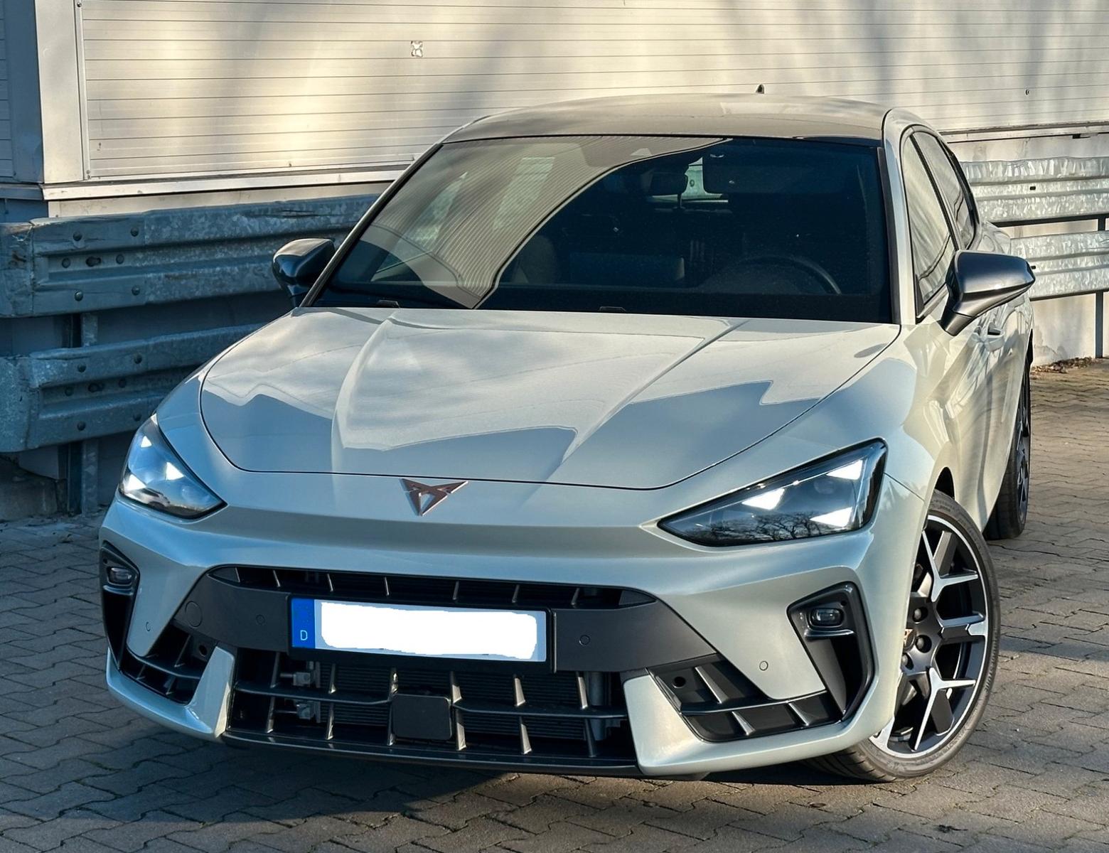 Cupra Leon 2.0 TSI 221 kW VZ MATRIX