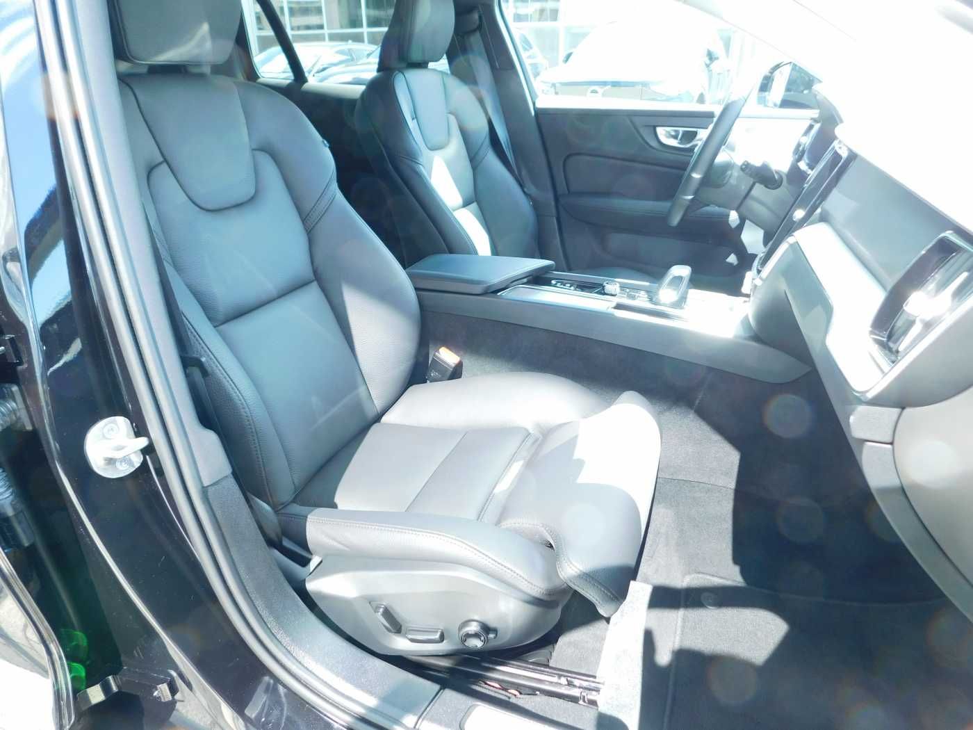 Fahrzeugabbildung Volvo V60 B4 B DKG Plus Dark