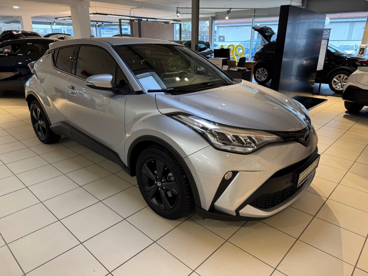 Toyota C-HR Hybrid Team D NAVI Sitzheizung KAmera Garan foto 6