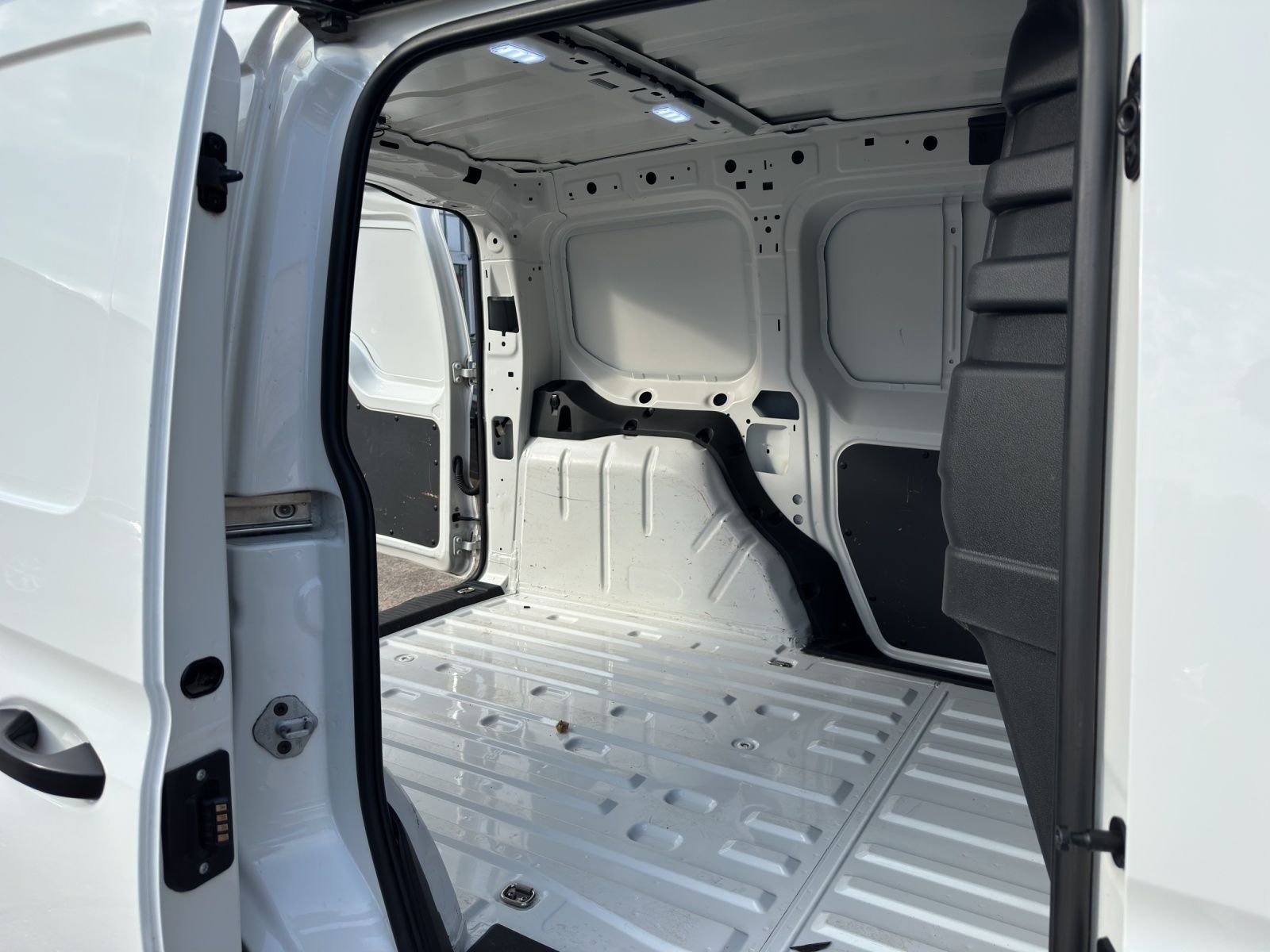 Fahrzeugabbildung Volkswagen Caddy Kasten TDI AHK KLIMA GRA DAB