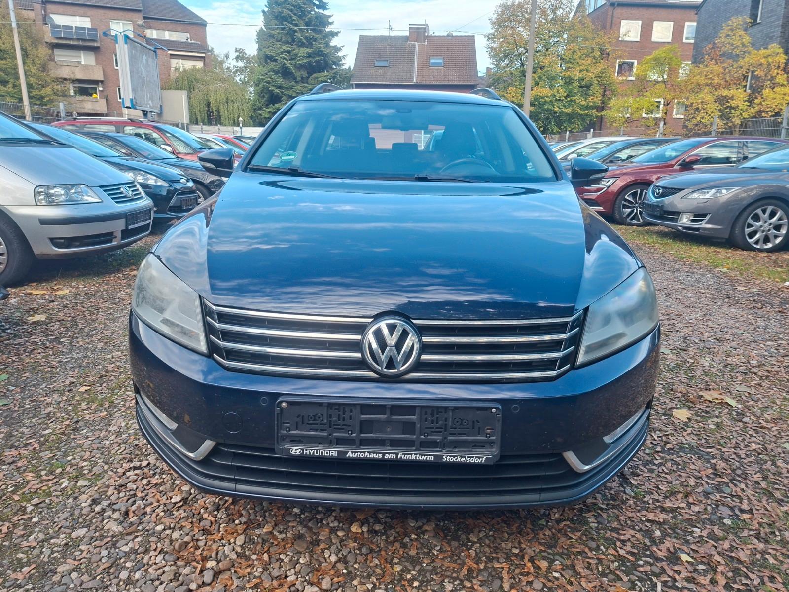Volkswagen Passat 2011 — rear view
