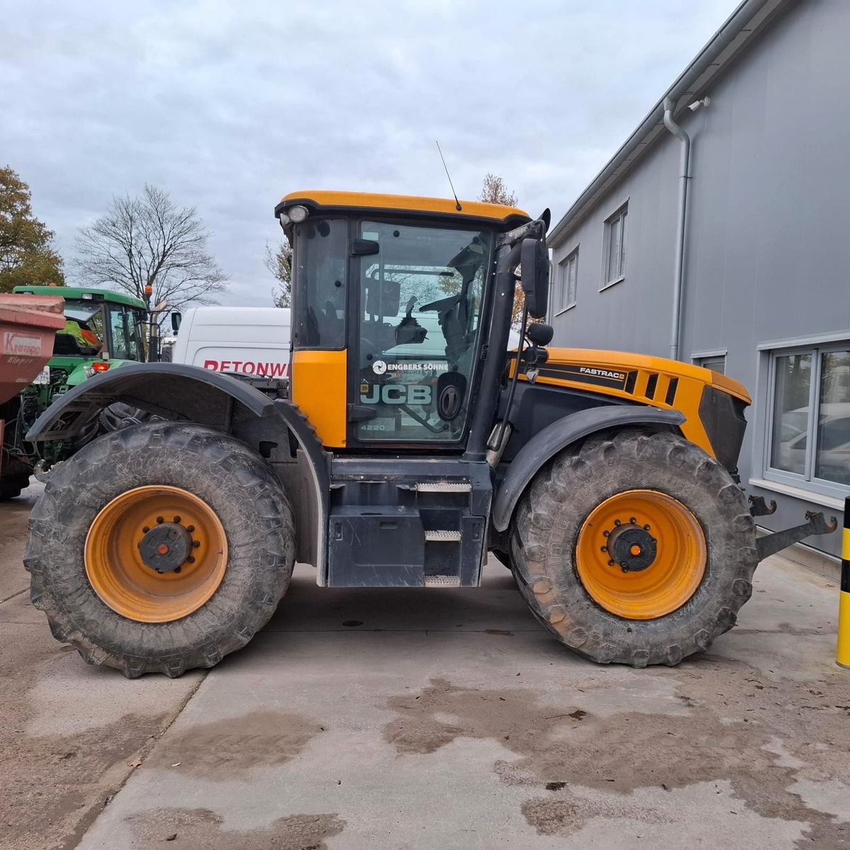 Fahrzeugabbildung JCB Fastrac P148B Schlepper 2017