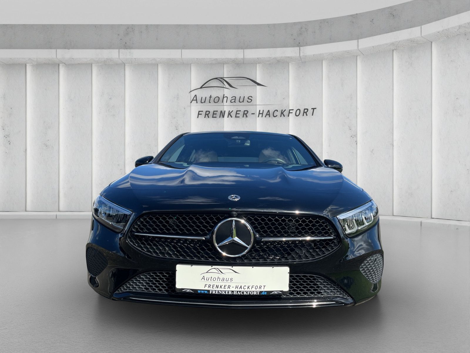 Mercedes-Benz A 180 Progressive Distronic Night 18 Advanced foto 2