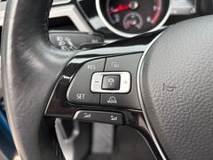 Fahrzeugabbildung Volkswagen Touran Comf. DSG Navi Sitzh Pano AHK Kamera
