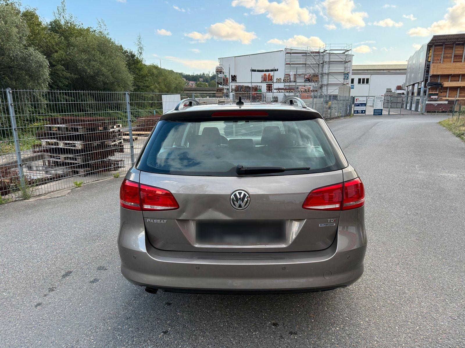 Volkswagen Passat 2011 — photo 8