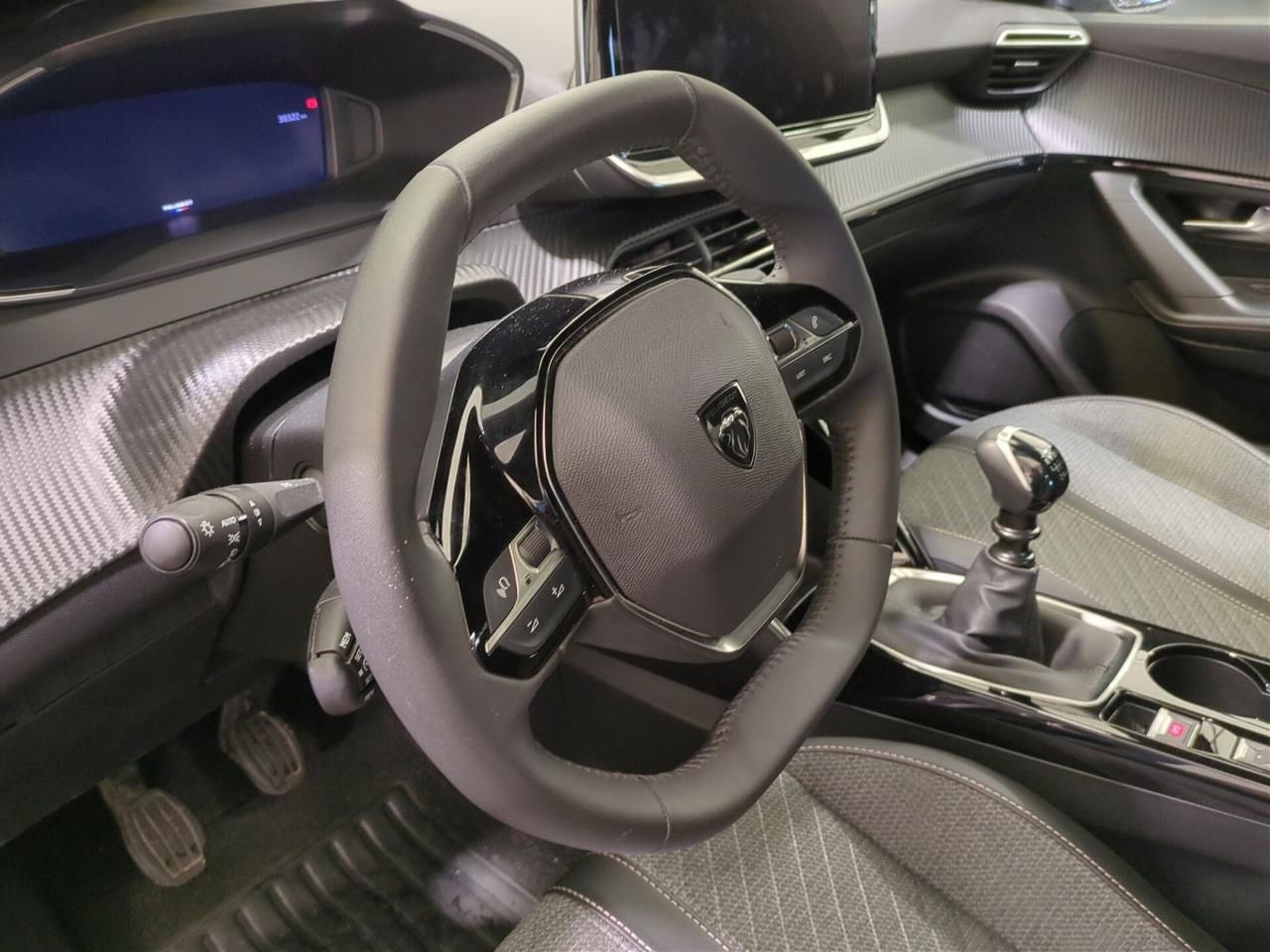 Fahrzeugabbildung Peugeot 2008 Allure Pure Tech 100