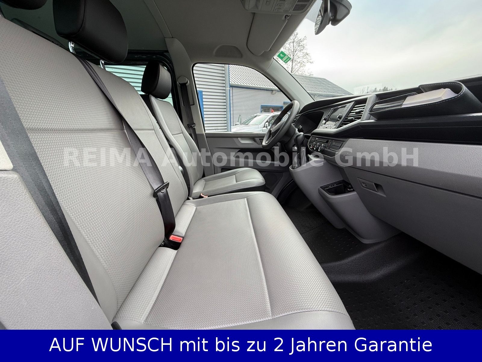 Fahrzeugabbildung Volkswagen T6.1 Bus 2,0 Diesel L 2, 9 Sitzer, Automatik