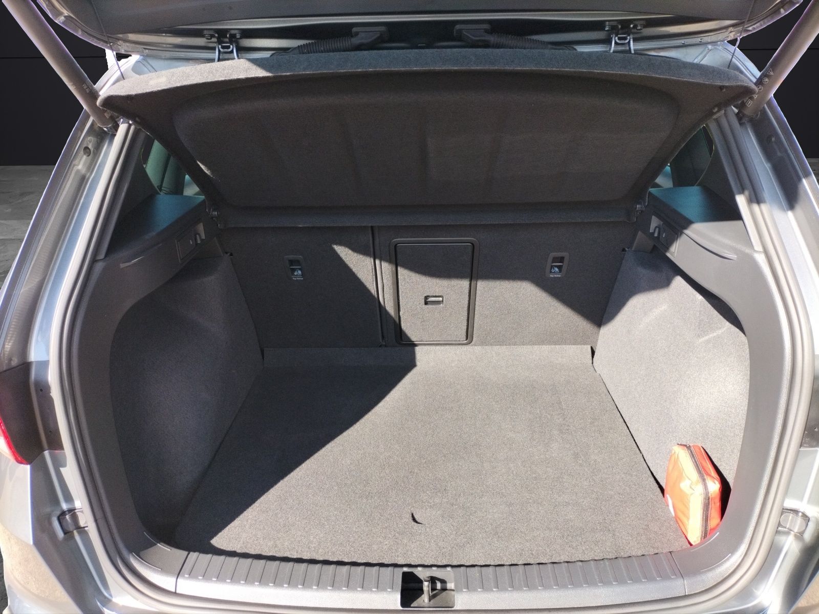 Fahrzeugabbildung SEAT Ateca TSI Xperience DSG 4Drive LED Navi AID ACC