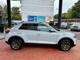 Volkswagen T-Roc 1.5 TSI ACT Sport 1. Hand - VW T-Roc Gebrauchtwagen in Düsseldorf