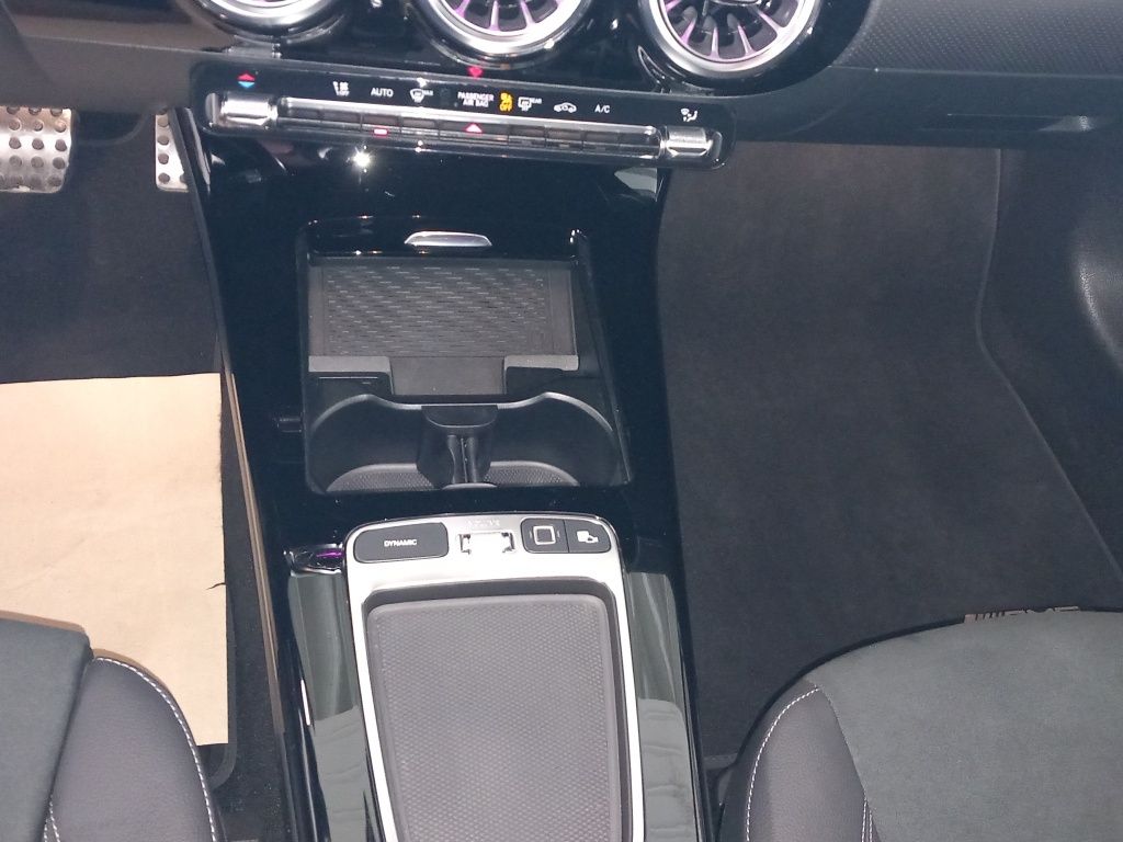 Fahrzeugabbildung Mercedes-Benz A 180 Kompaktlimousine AMG Line*Night Paket*LED